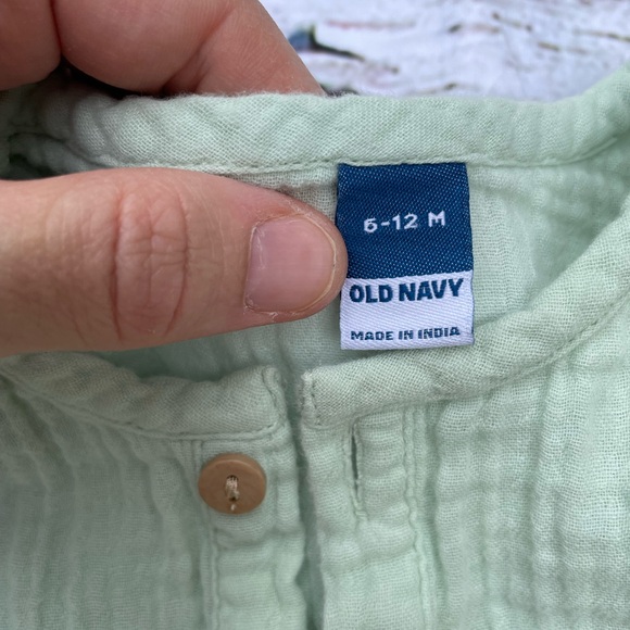 Sleeveless Henley one piece romper bundle lot size 6-12 months - Picture 8 of 9